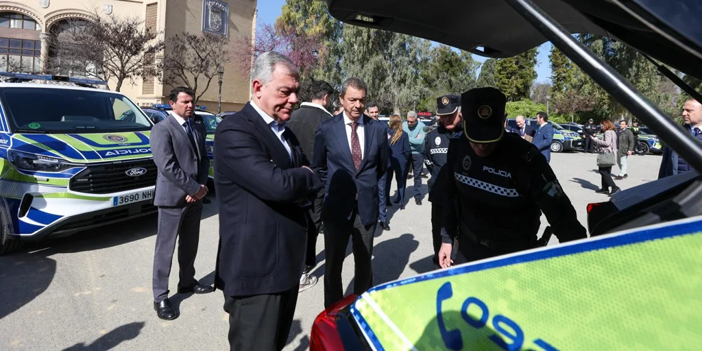 La Policía Local de Sevilla estrena 149 vehículos que reducen el consumo a la mitad