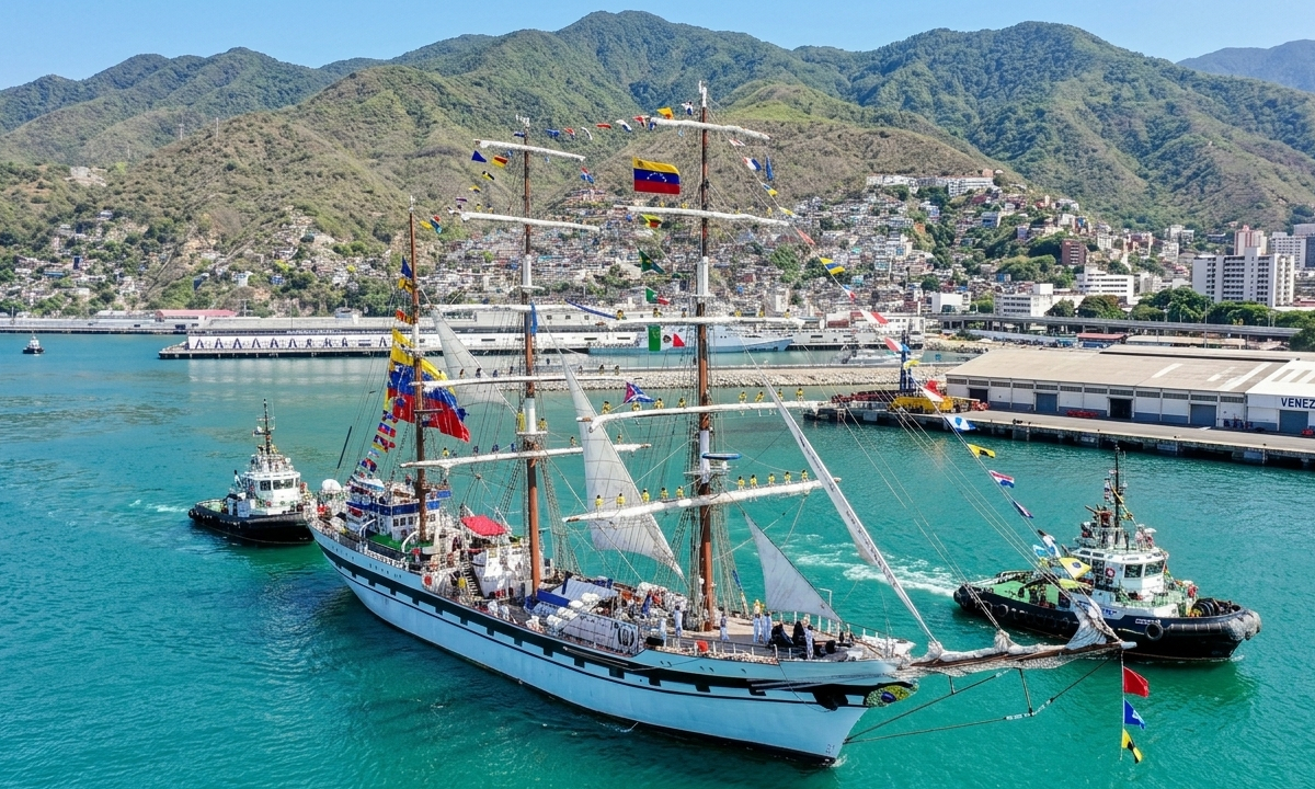 Buque Escuela “Simón Bolívar” engalana las aguas de Dominica