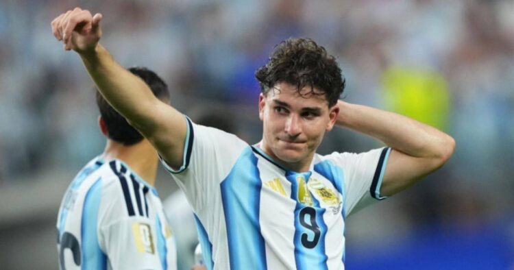 El Barcelona modificará su oferta por Julián Álvarez