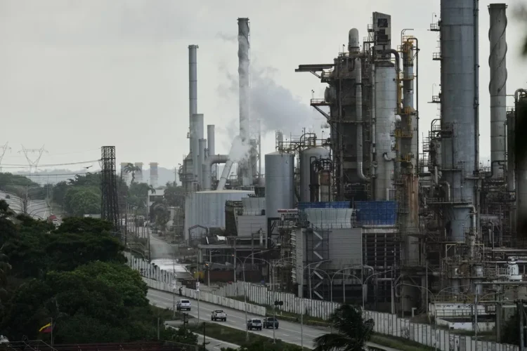 Refineria El Palito reactiva unidad FCC y aumenta producción