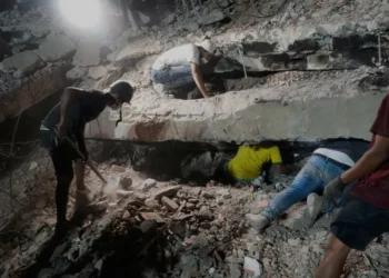 Remoción de escombros transcurre con precaución en Venezuela, mientras sube cifra de muertos a 4.333