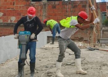 Coordinan demolición controlada de viviendas en El Junquito