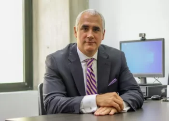 Economista, Luis Oliveros: “El plan de reconstrucción debe dar herramientas a los damnificados y no generar dependencia del Estado”