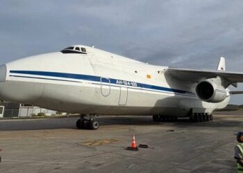 El avión de carga más grande del mundo llega con ayuda desde Rusia